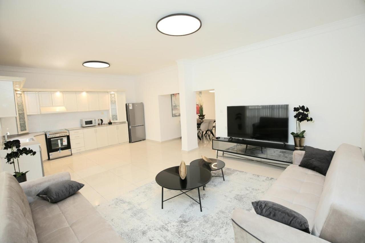 City Center Luxury Apartment In Netanya Exterior photo